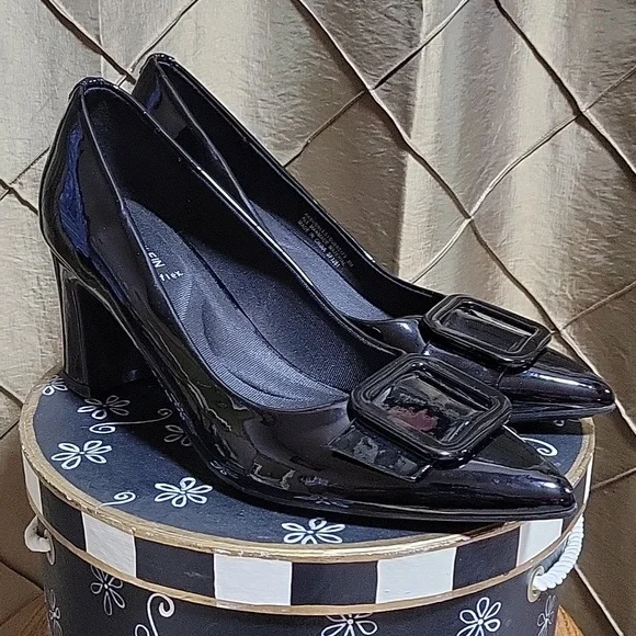 VGUC- Anne Klein ‘Bentley’ Buckle Block Heel Pump - Picture 5 of 13